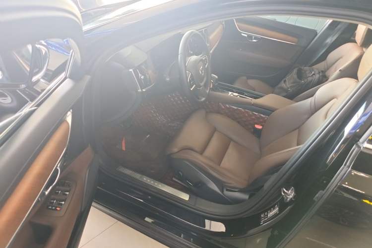 Used Volvo S90 2020 Facelift T5 Smart & Luxurious Edition Driver Seat