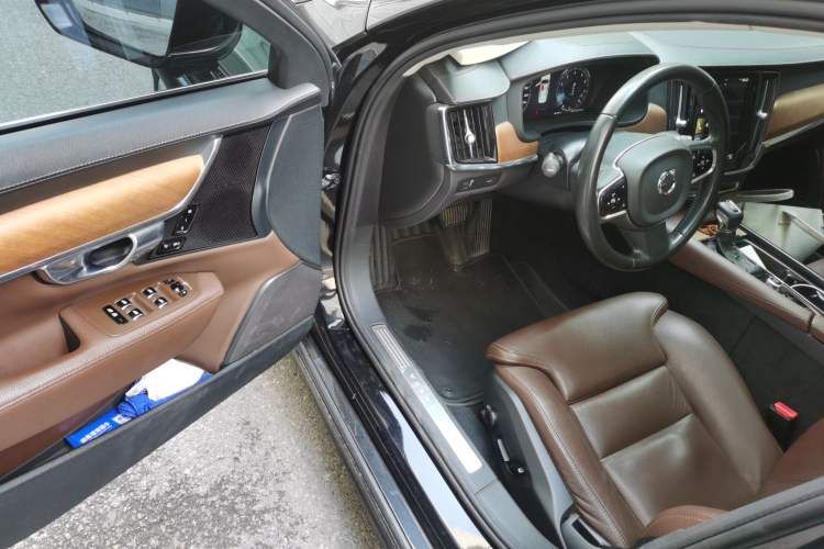 Used Volvo S90 2020 Facelift T5 Smart & Luxurious Edition Driver Seat