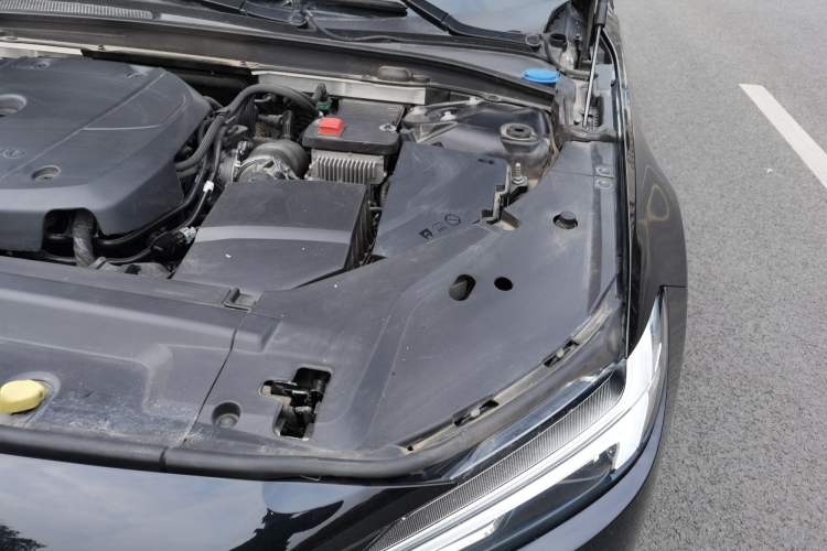 Used Volvo S90 2020 T4 SmartDrive Luxury Edition Engine Bay Left