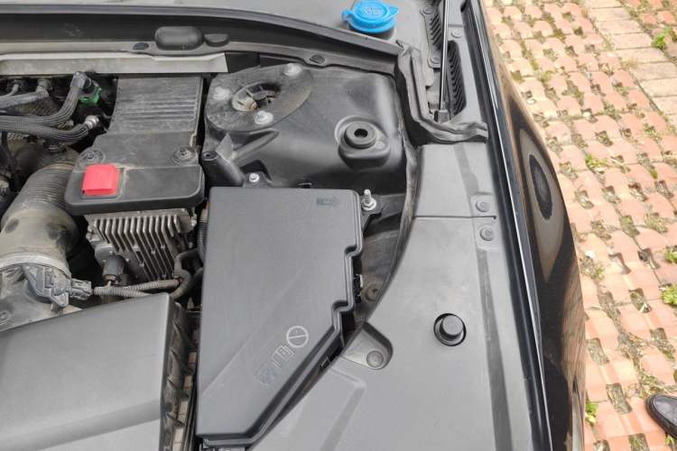Used Volvo S90 2020 T4 SmartDrive Luxury Edition Engine Bay Left