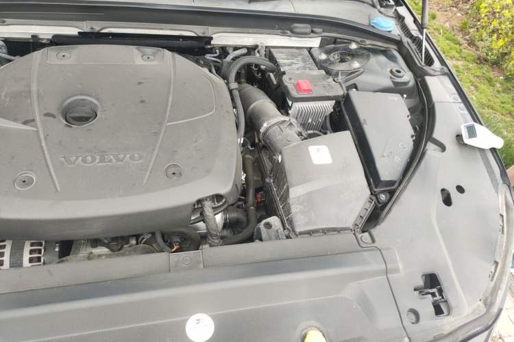 Used Volvo S90 2020 T4 SmartDrive Luxury Edition Engine Bay Left