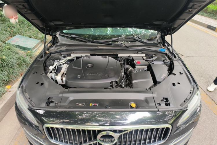 Used Volvo S90 2020 Facelift T5 Smart & Luxurious Edition Engine Bay