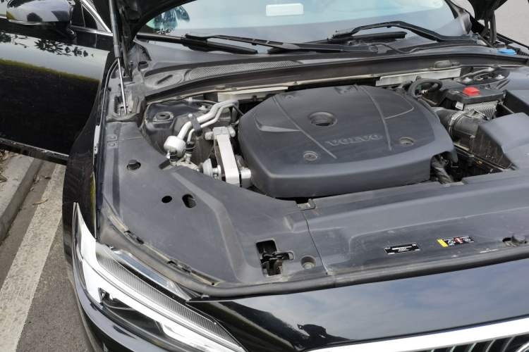 Used Volvo S90 2020 T4 SmartDrive Luxury Edition Engine Bay Right