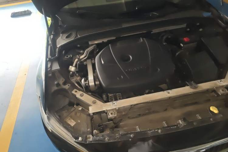 Used Volvo S90 2020 T5 Zhiya Luxury Edition Engine Bay Right