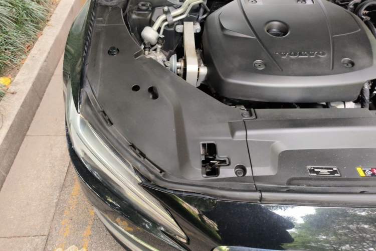 Used Volvo S90 2020 Facelift T5 Smart & Luxurious Edition Engine Bay Right