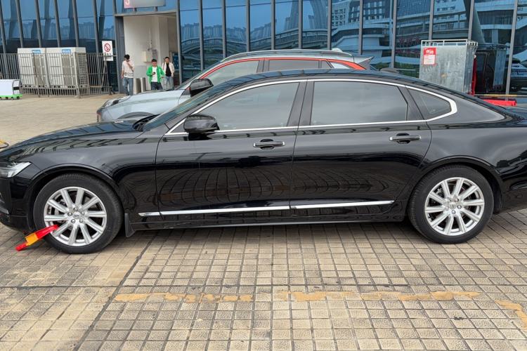 Used Volvo S90 2020 Facelift T5 Smart & Luxurious Edition Exterior 3