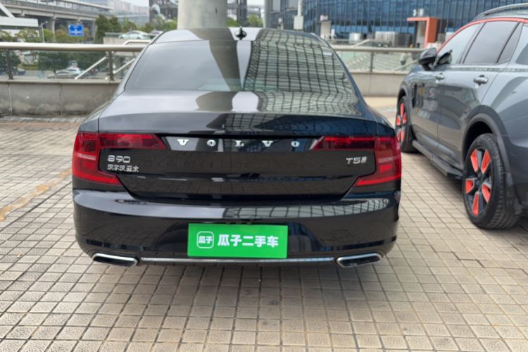 Used Volvo S90 2020 Facelift T5 Smart & Luxurious Edition Exterior 4