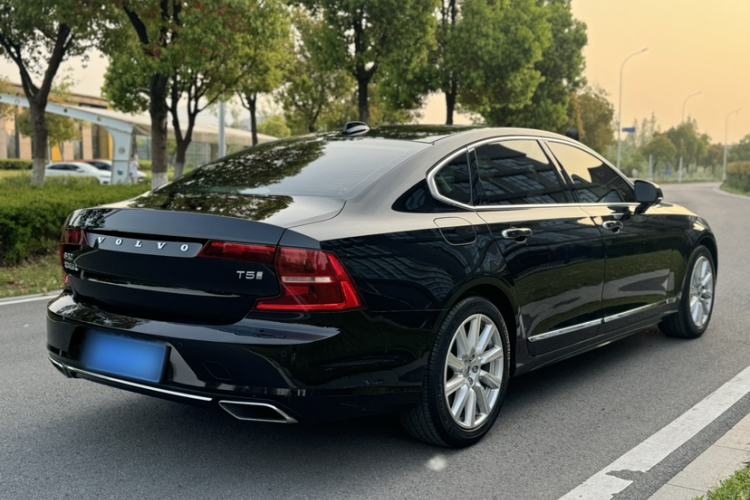 Used Volvo S90 2020 Facelifted T5 Zhiyi Luxury Edition Exterior 4