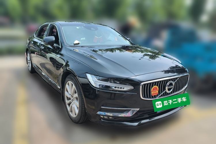 Used Volvo S90 2020 T5 Zhiyi Luxury Edition Front Right 45 Deg