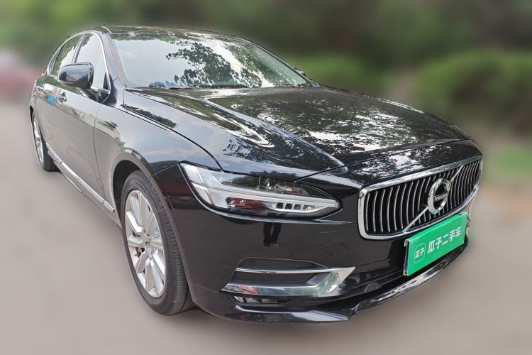 Used Volvo S90 2020 T5 Zhiyi Luxury Edition Front Right 45 Deg