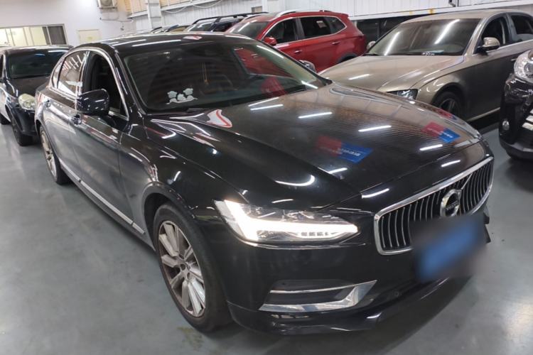 Used Volvo S90 2020 T5 Zhiyi Luxury Edition Front Right 45 Deg