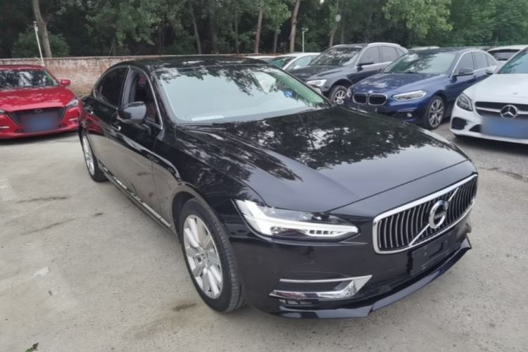Used Volvo S90 2020 T5 Zhiyi Luxury Edition Front Right 45 Deg