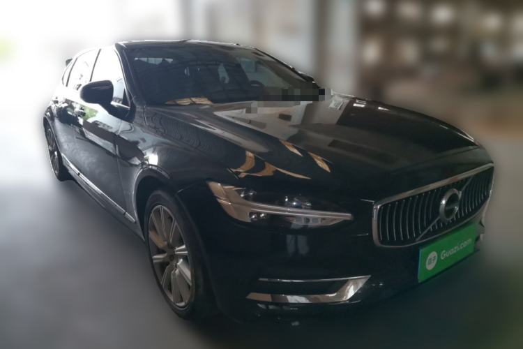 Used Volvo S90 2020 T5 Zhiyi Luxury Edition Front Right 45 Deg