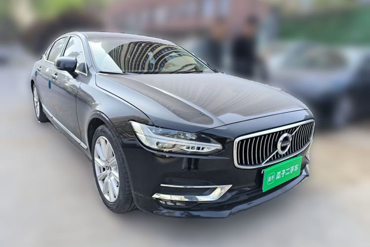 Used Volvo S90 2020 T5 Zhiyi Luxury Edition Front Right 45 Deg