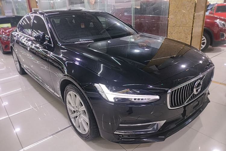 Used Volvo S90 2020 T5 Zhiyi Luxury Edition Front Right 45 Deg