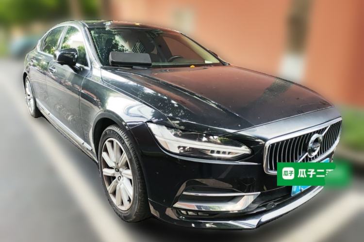 Used Volvo S90 2020 T5 Zhiyi Luxury Edition Front Right 45 Deg