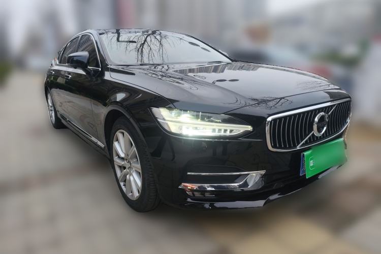 Used Volvo S90 2020 T5 Zhiyi Luxury Edition Front Right 45 Deg