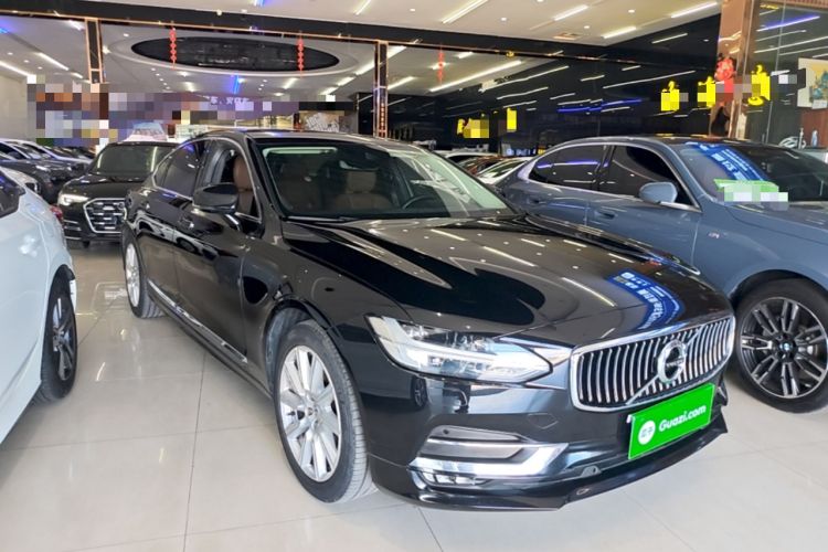 Used Volvo S90 2020 Facelift T5 Smart & Luxurious Edition Front Right 45 Deg