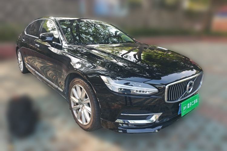 Used Volvo S90 2020 Facelifted T5 Zhiyi Luxury Edition Front Right 45 Deg