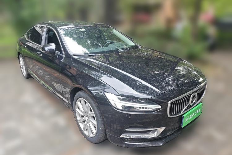 Used Volvo S90 2020 T5 Zhiyi Luxury Edition Front Right 45 Deg