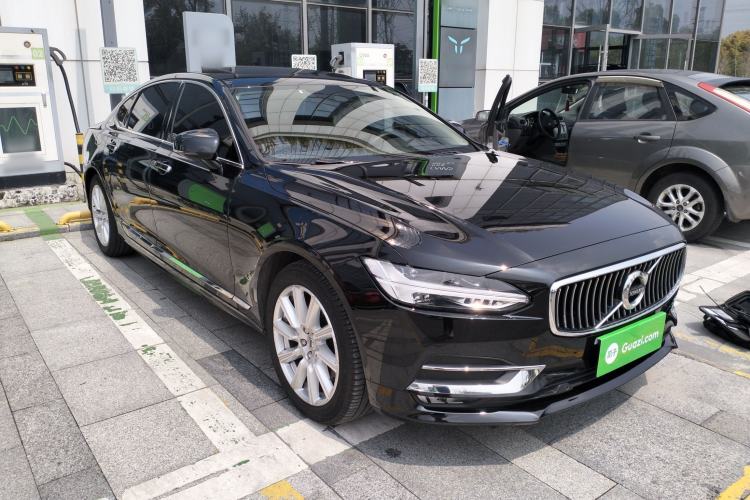 Used Volvo S90 2020 Facelifted T5 Zhiyi Luxury Edition Front Right 45 Deg