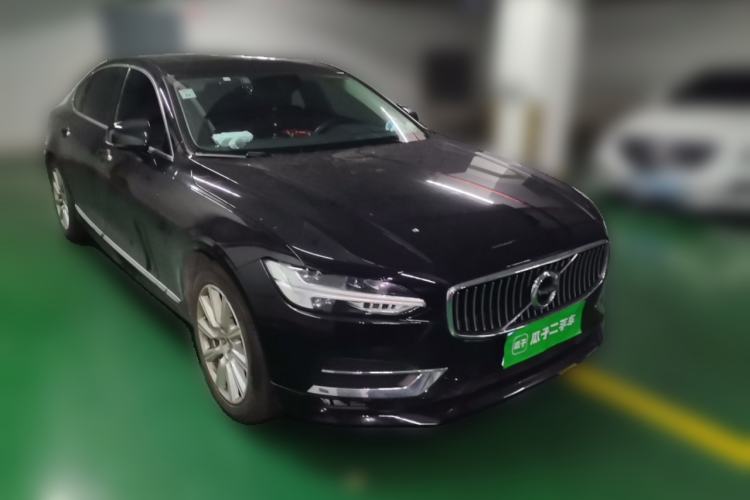Used Volvo S90 2020 T5 Zhiyi Luxury Edition Front Right 45 Deg