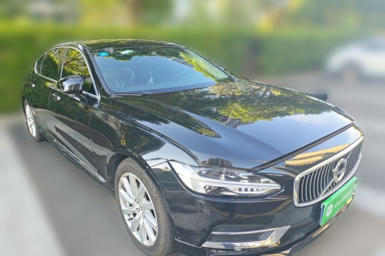 Used Volvo S90 2020 Facelifted T5 Zhiyi Luxury Edition Front Right 45 Deg