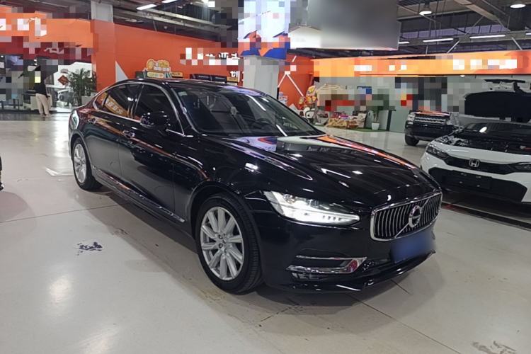 Used Volvo S90 2020 T5 Zhiyi Luxury Edition Front Right 45 Deg