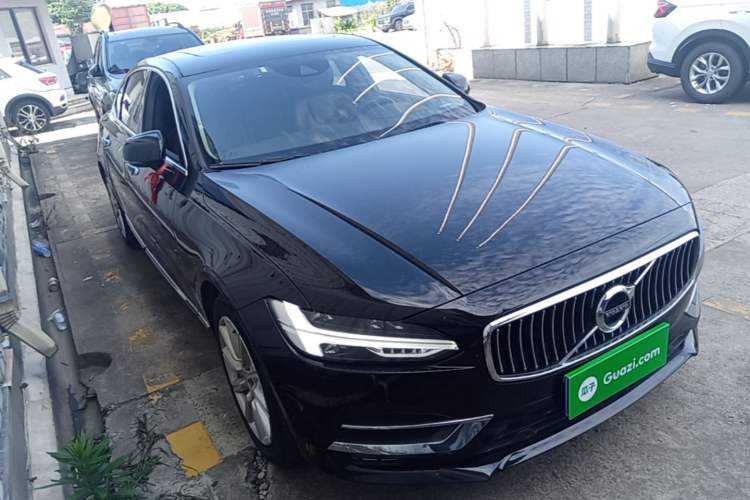 Used Volvo S90 2020 Facelifted T5 Zhiyi Luxury Edition Front Right 45 Deg