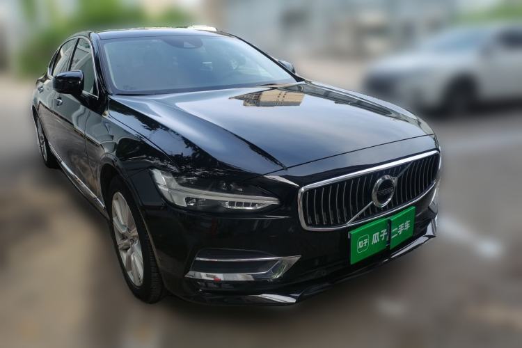 Used Volvo S90 2020 T5 Zhiyi Luxury Edition Front Right 45 Deg