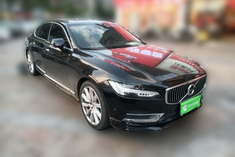 Used Volvo S90 2020 Facelift T5 Smart Luxury Edition Front Right 45 Deg