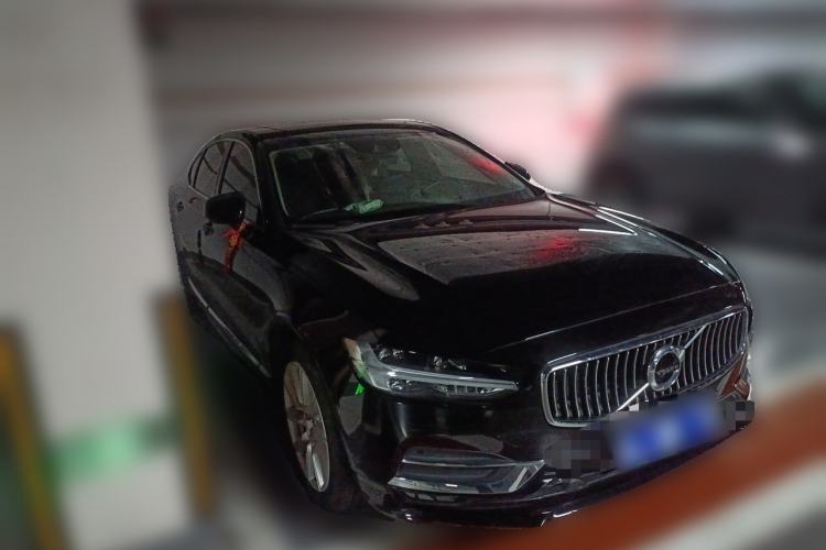 Used Volvo S90 2020 T5 Zhiyi Luxury Edition Front Right 45 Deg
