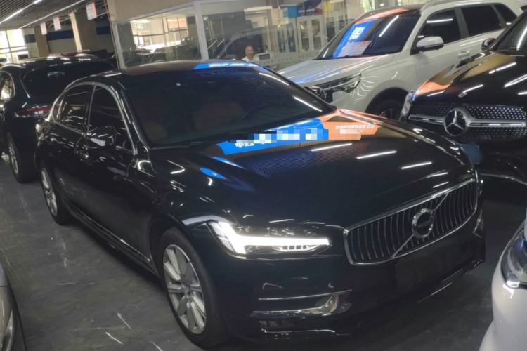 Used Volvo S90 2020 T5 Zhiyi Luxury Edition Front Right 45 Deg