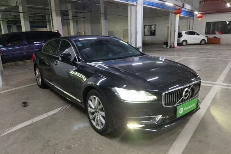 Used Volvo S90 2020 T5 Zhiyi Luxury Edition Front Right 45 Deg