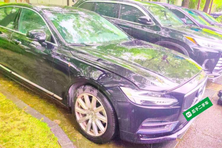 Used Volvo S90 2020 T5 Zhiyi Luxury Edition Front Right 45 Deg