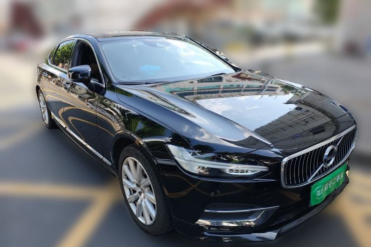 Used Volvo S90 2020 T5 Zhiyi Luxury Edition Front Right 45 Deg