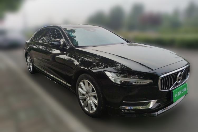 Used Volvo S90 2020 T5 Zhiyi Luxury Edition Front Right 45 Deg