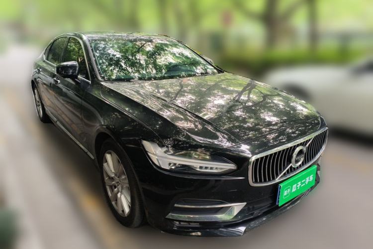 Used Volvo S90 2020 Facelift T5 Smart & Luxurious Edition Front Right 45 Deg