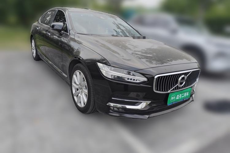 Used Volvo S90 2020 T5 Zhiyi Luxury Edition Front Right 45 Deg
