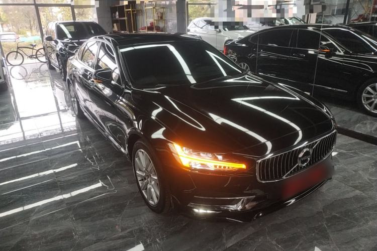 Used Volvo S90 2020 Facelifted T5 Zhiyi Luxury Edition Front Right 45 Deg