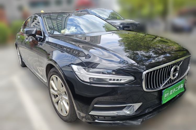 Used Volvo S90 2020 T5 Zhiyi Luxury Edition Front Right 45 Deg