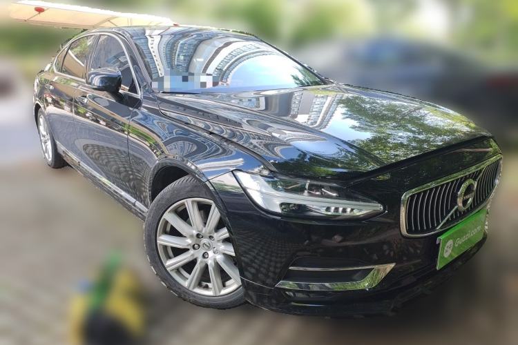 Used Volvo S90 2020 T5 Zhiyi Luxury Edition Front Right 45 Deg