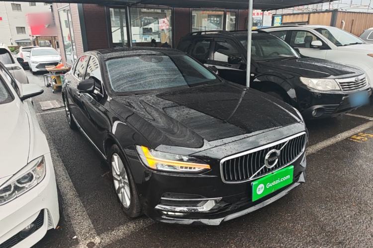 Used Volvo S90 2020 T5 Zhiyi Luxury Edition Front Right 45 Deg