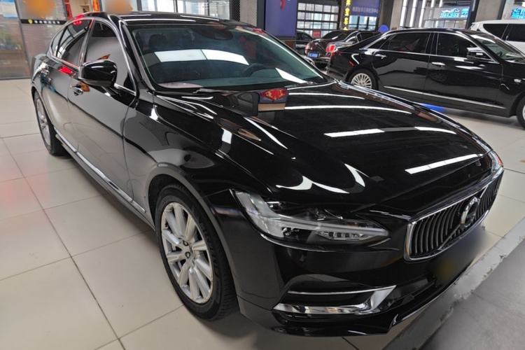 Used Volvo S90 2020 T5 Zhiyi Luxury Edition Front Right 45 Deg