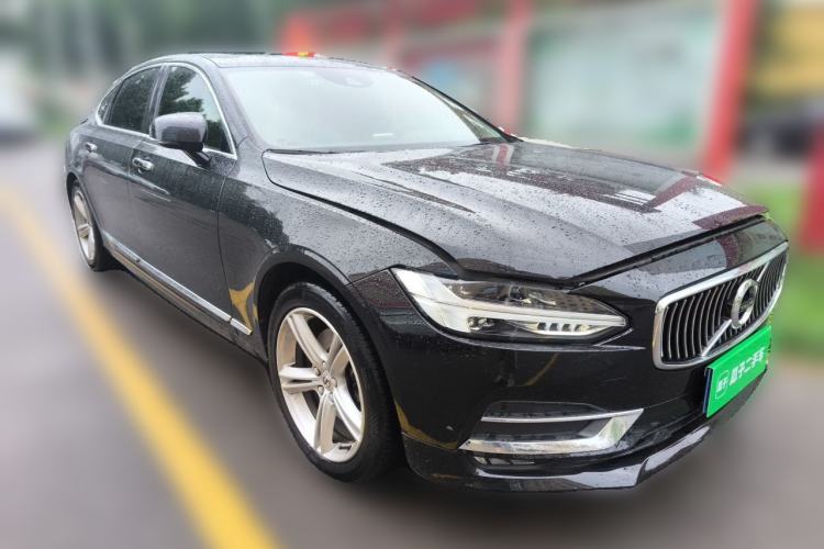 Used Volvo S90 2020 T5 Zhiyi Luxury Edition Front Right 45 Deg
