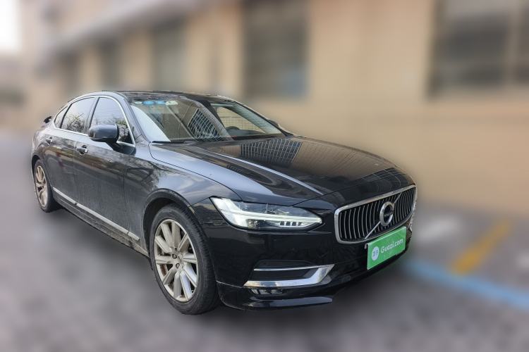 Used Volvo S90 2020 T5 Zhiyi Luxury Edition Front Right 45 Deg