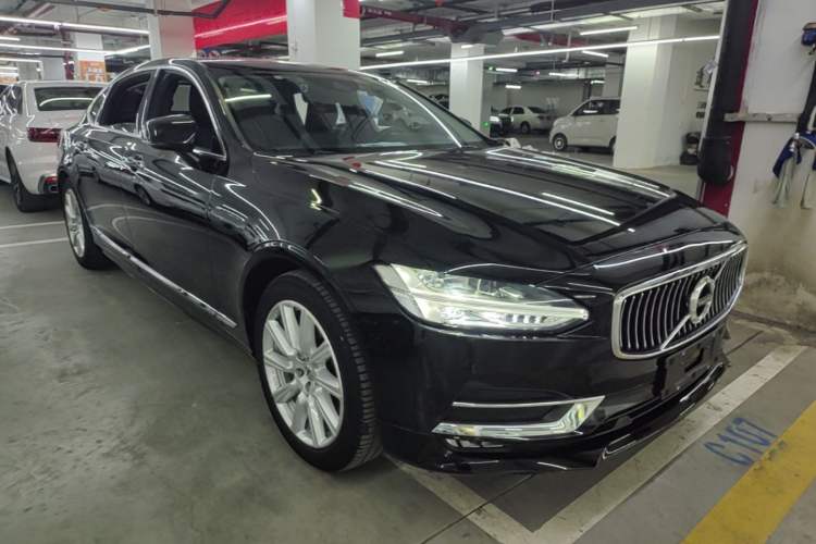 Used Volvo S90 2020 T5 Zhiyi Luxury Edition Front Right 45 Deg
