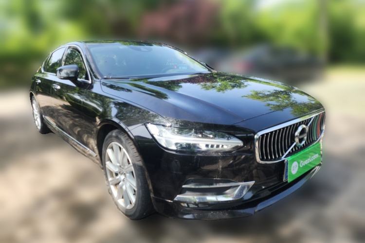 Used Volvo S90 2020 T5 Zhiyi Luxury Edition Front Right 45 Deg