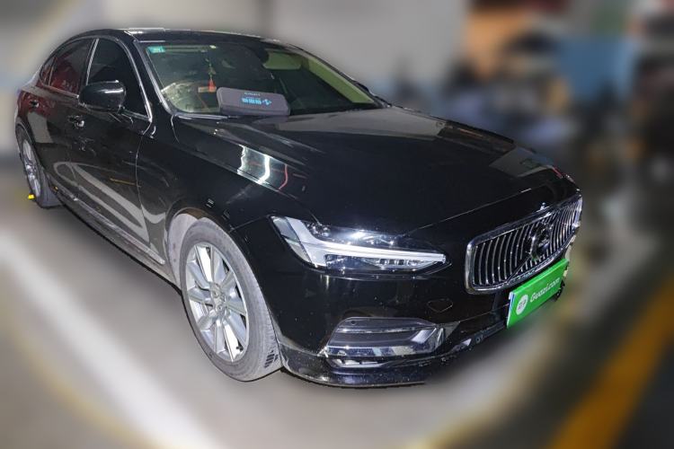 Used Volvo S90 2020 T5 Zhiyi Luxury Edition Front Right 45 Deg