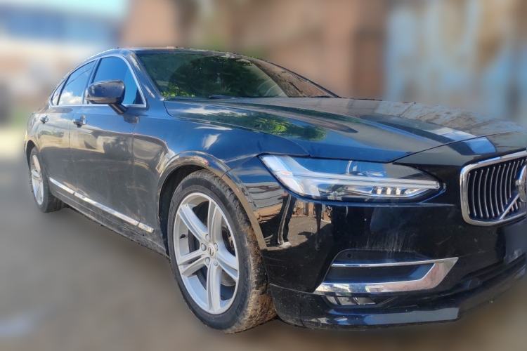 Used Volvo S90 2020 T5 Zhiyi Luxury Edition Front Right 45 Deg
